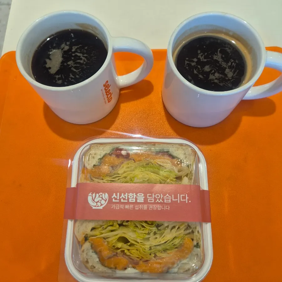 Signature menu items at Selecto Coffee Sinnonhyeon Branch