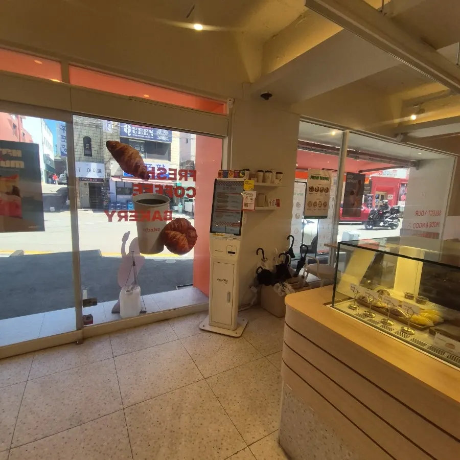 Operating area at Selecto Coffee Sinnonhyeon Branch