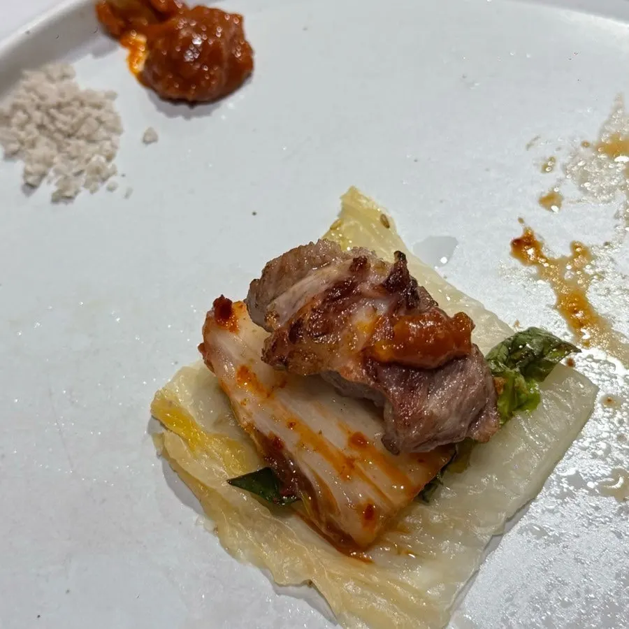 백김치에 싸 먹는 구운 오겹살
