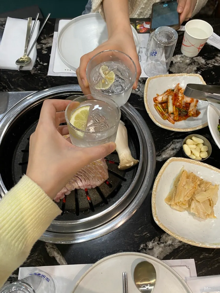 고기와 함께 놓인 한라토닉