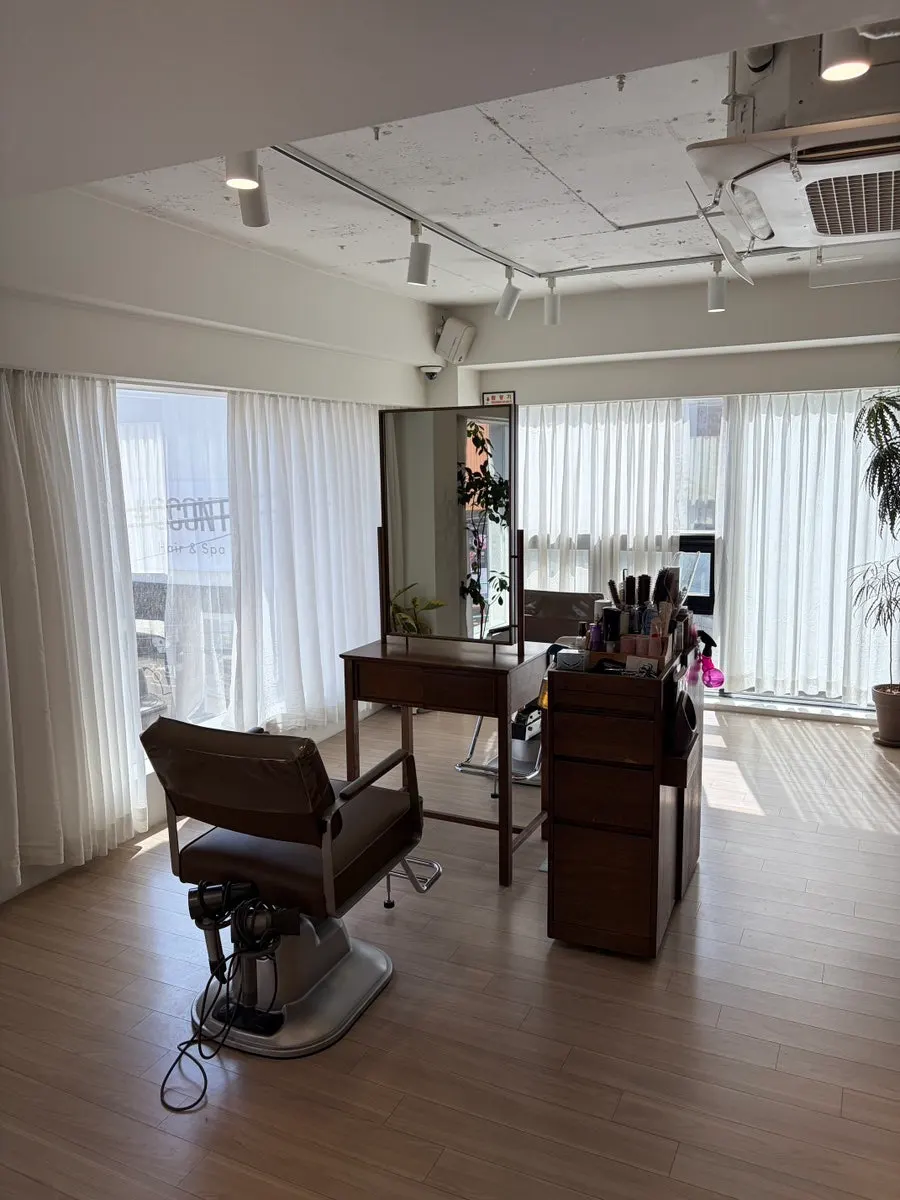 Photo of a bob haircut consultation