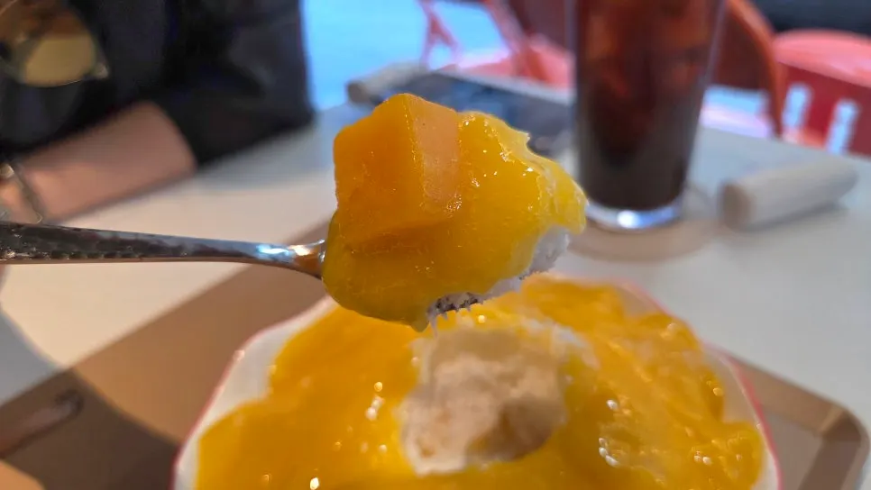 Bingsu and egg tart side by side on the table