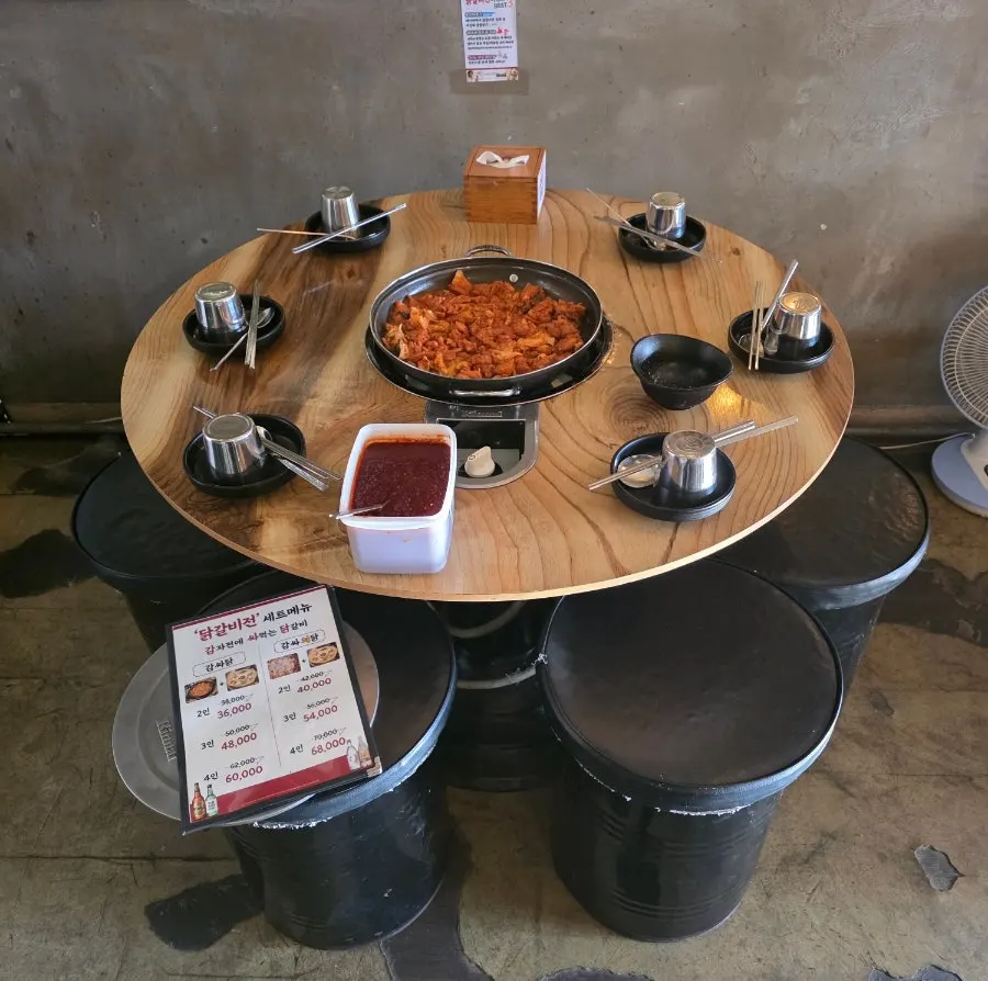 닭갈비전 강남점 내부 분위기 사진