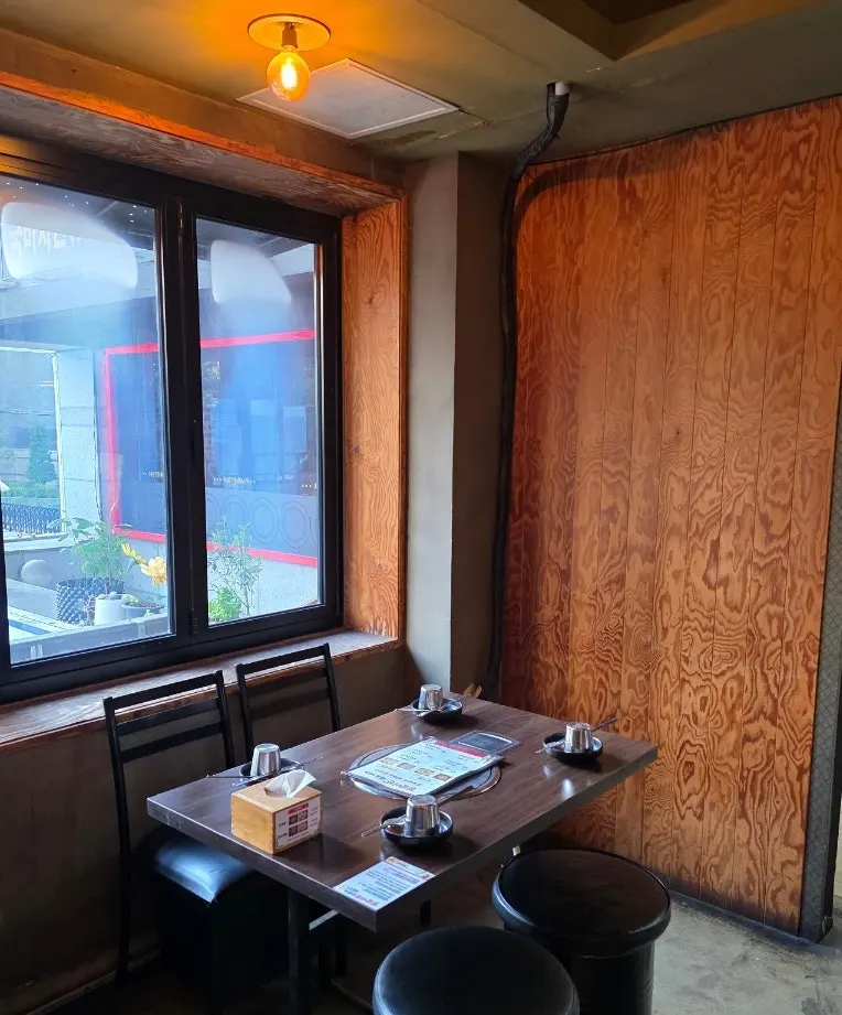 닭갈비전 강남점 테이블 자리 모습