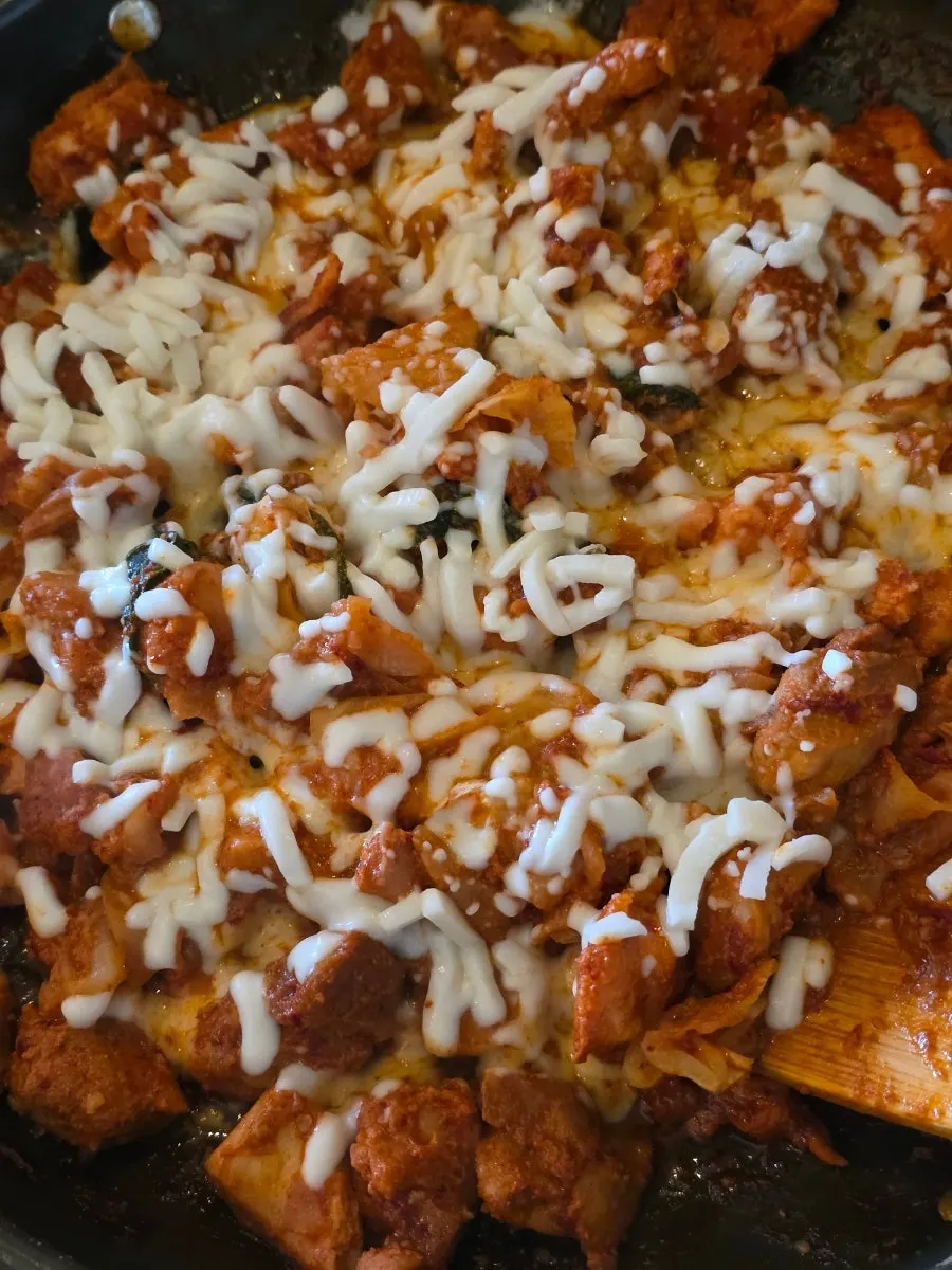 치즈가 듬뿍 올라간 치즈닭갈비