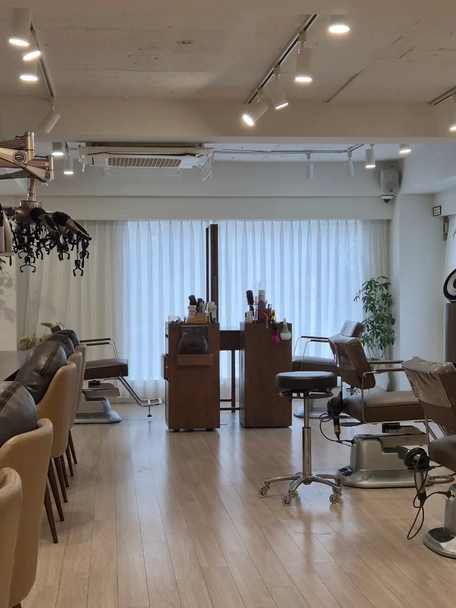 Seating at Heeol Hair