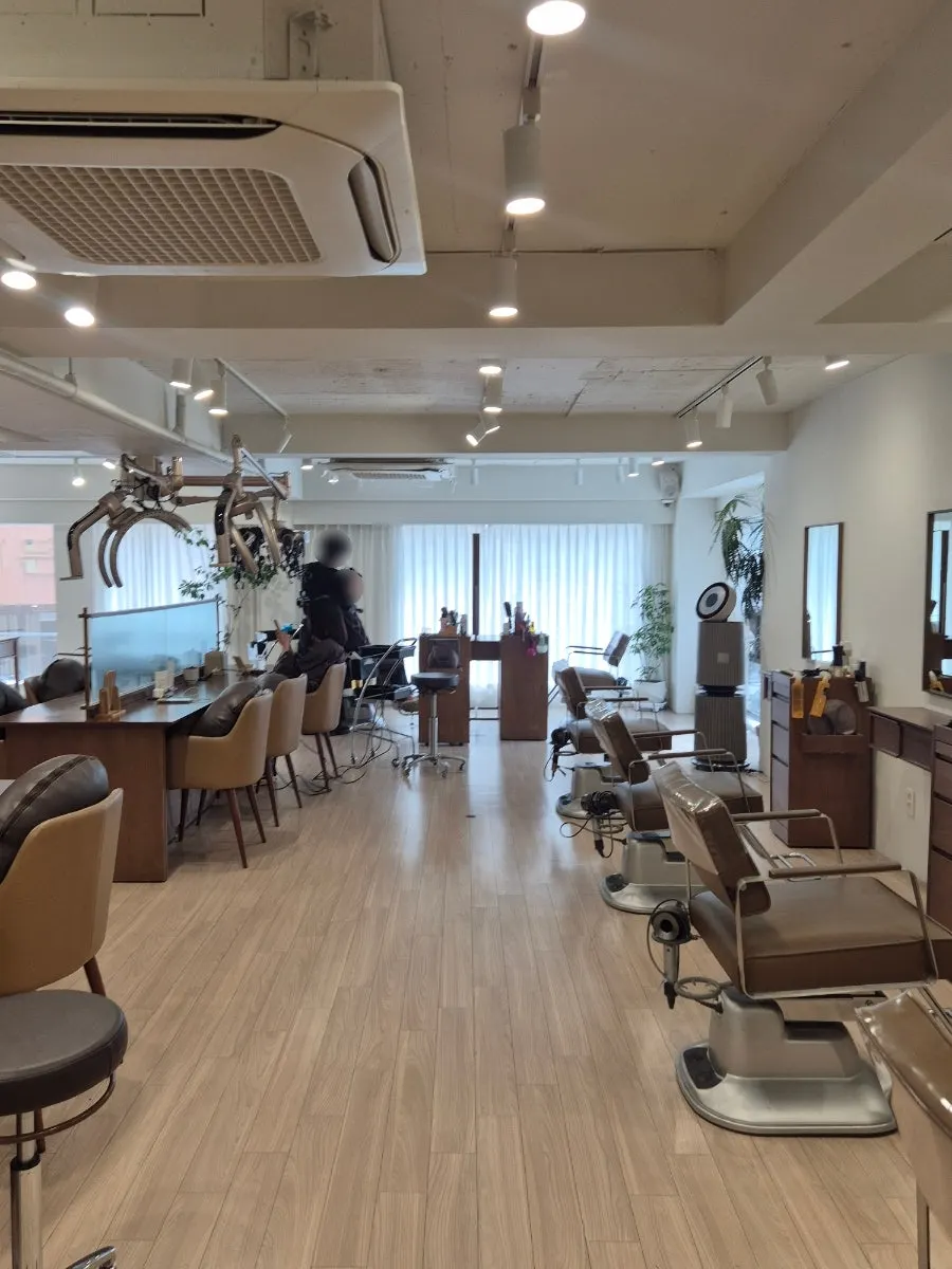 Decor at Heeol Hair