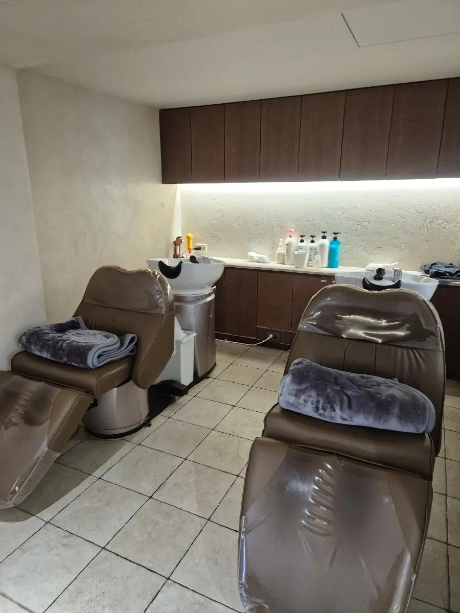 Comfortable shampoo-room chair