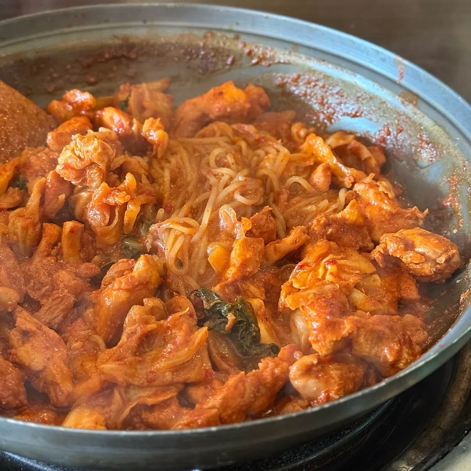 완성된 닭갈비 철판 상차림