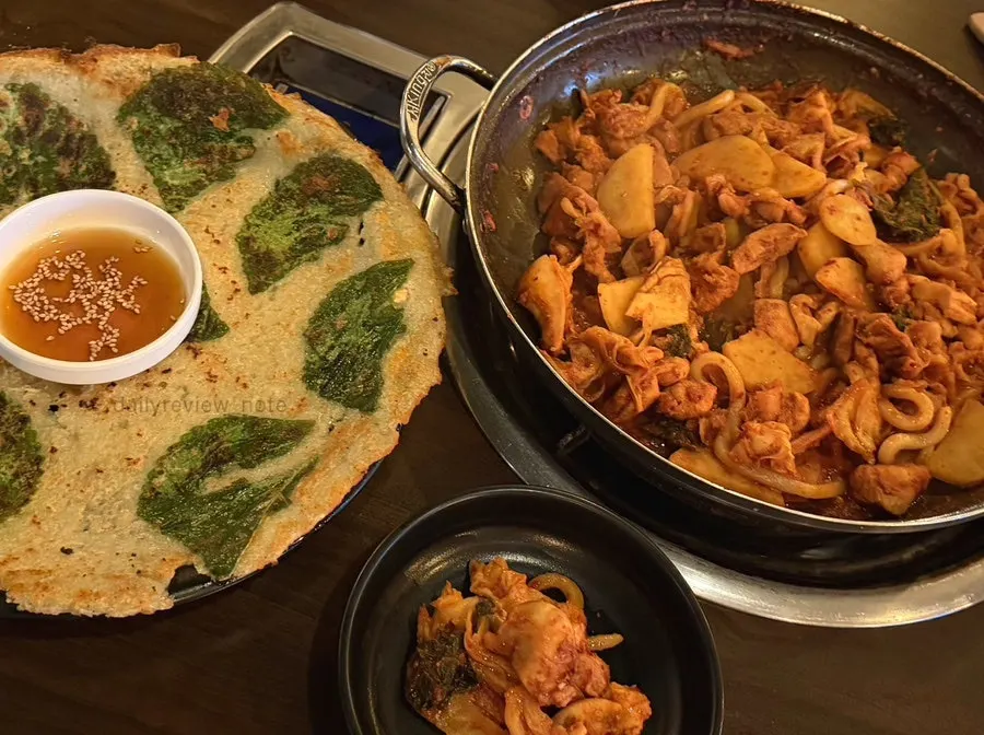 Gamssadak set with dakgalbi and perilla-potato pancake served together