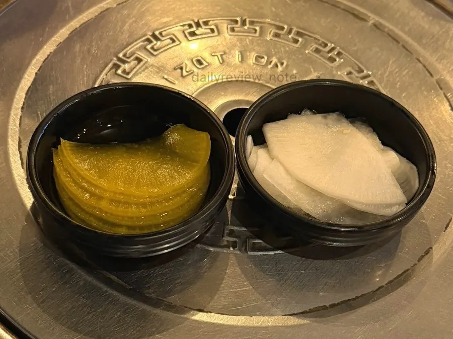 Basic side dishes of pickled radish and pickled vegetables