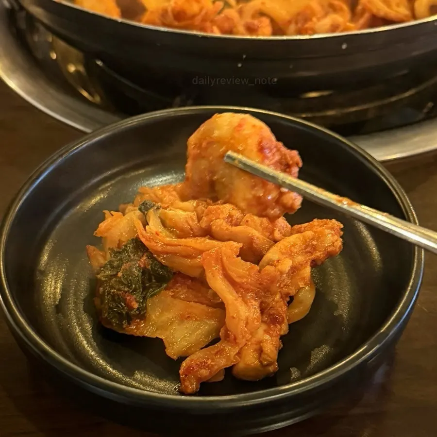 Close-up of pan-grilled dakgalbi cooking