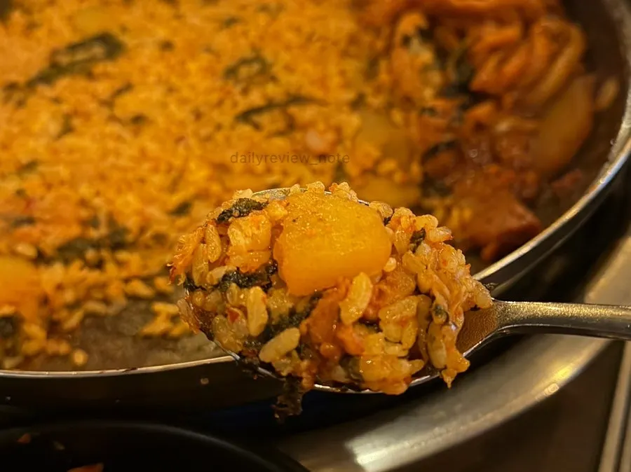 Finished flying fish roe fried rice