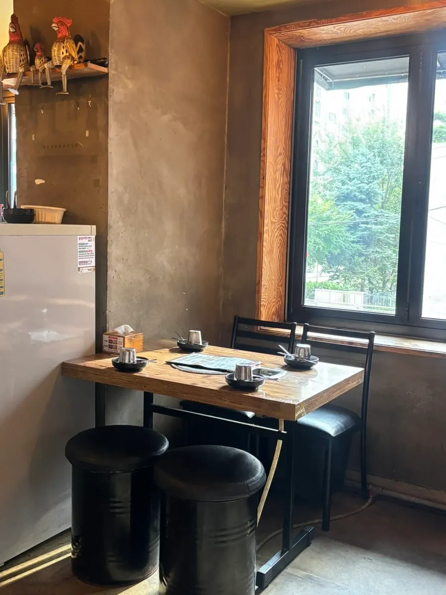 닭갈비전 강남점 테이블 세팅과 주걱
