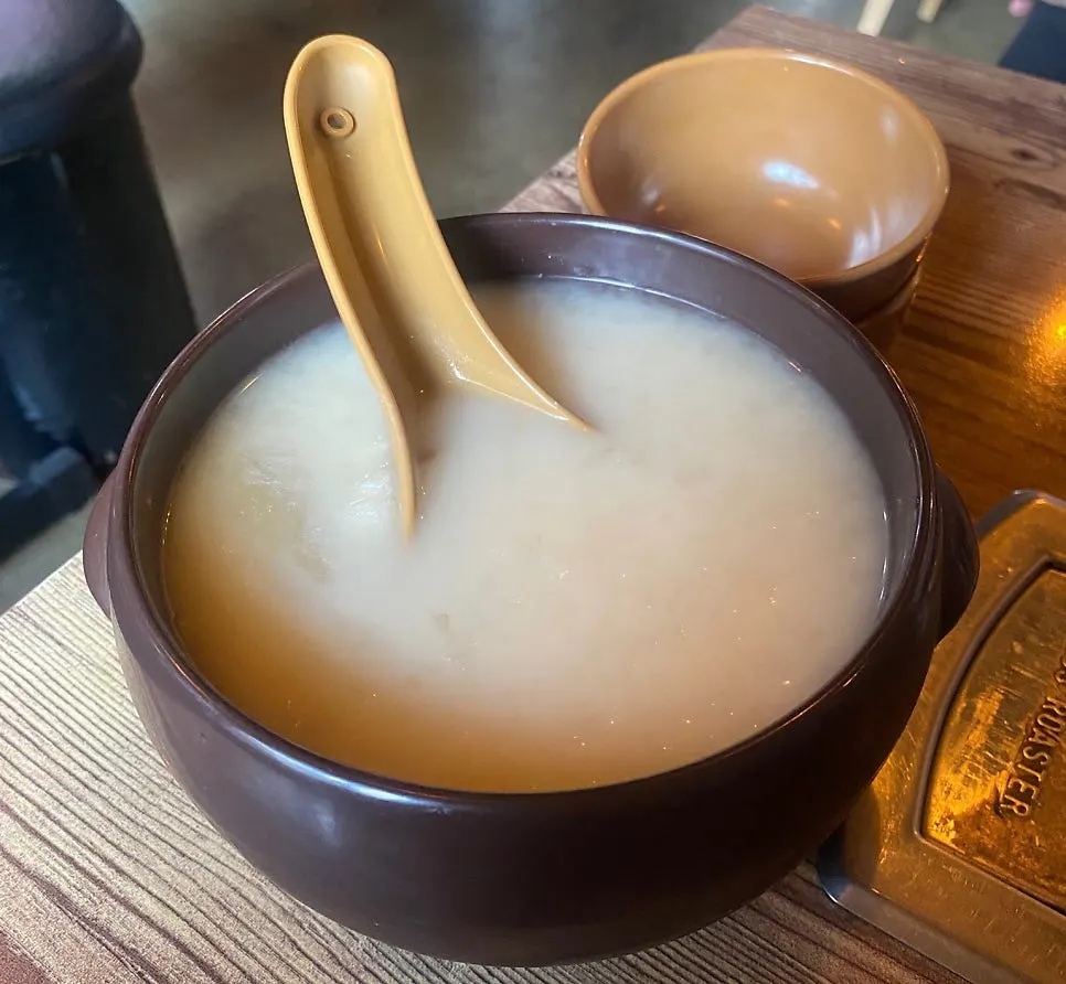 The icy nurungji makgeolli served first