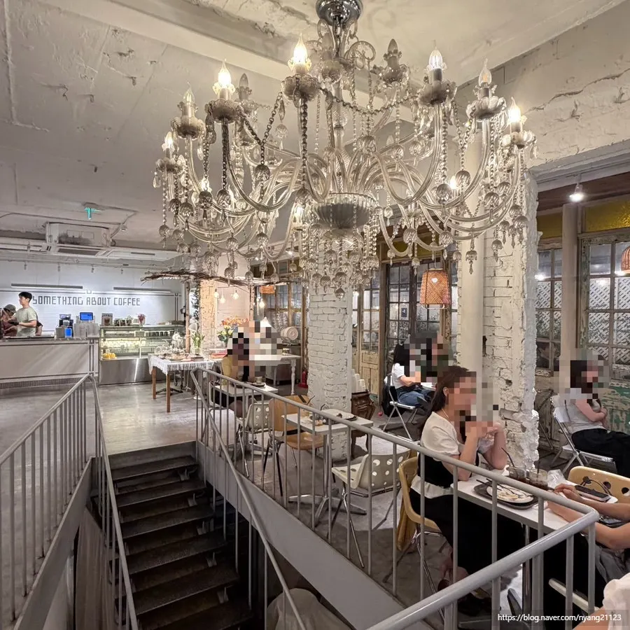 Second floor with ordering area and tables