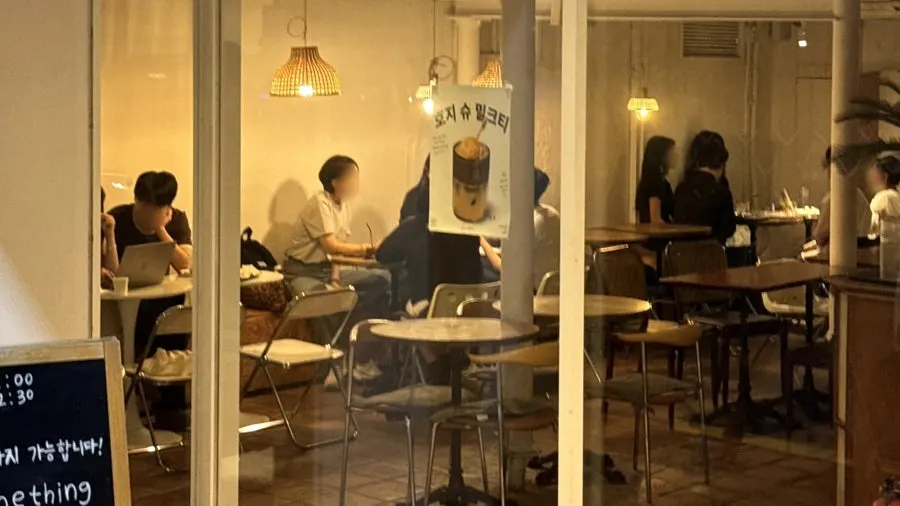 강남역 디저트 카페 입구