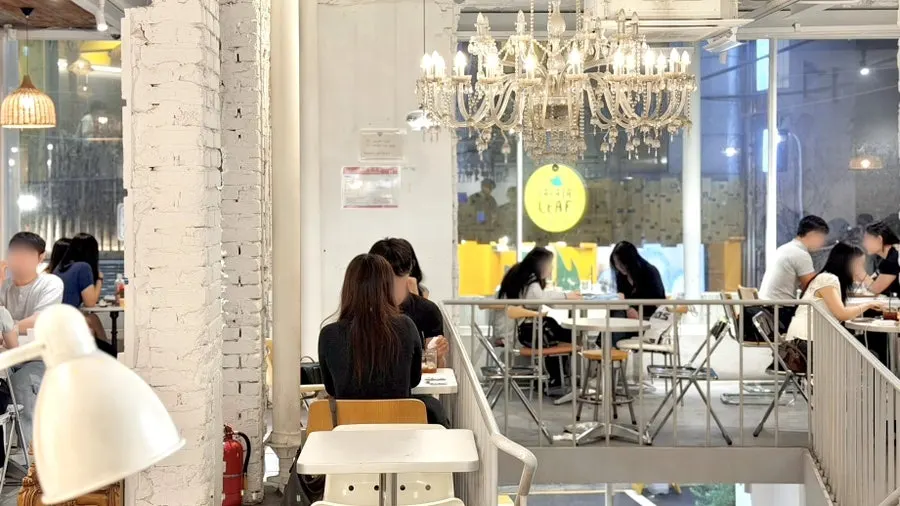 썸띵어바웃커피 2층 좌석