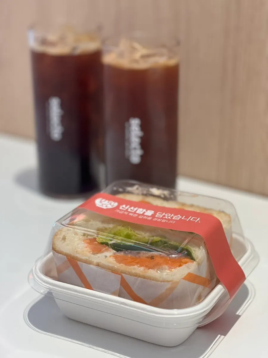 훈제연어 치아바타 샌드위치