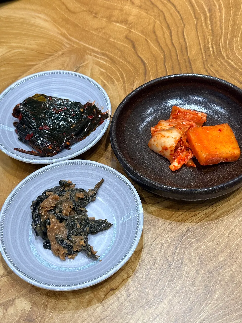 김치와 장아찌 반찬 구성
