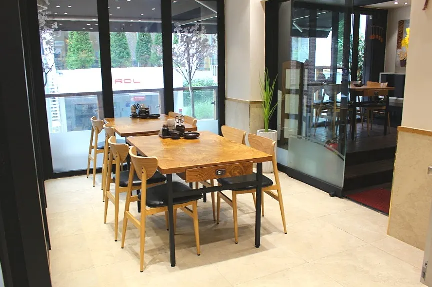 Outside view of Geumnyeong Gomtang Yeoksam Branch