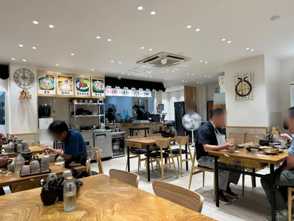Bright, clean interior at Geumnyeong Gomtang