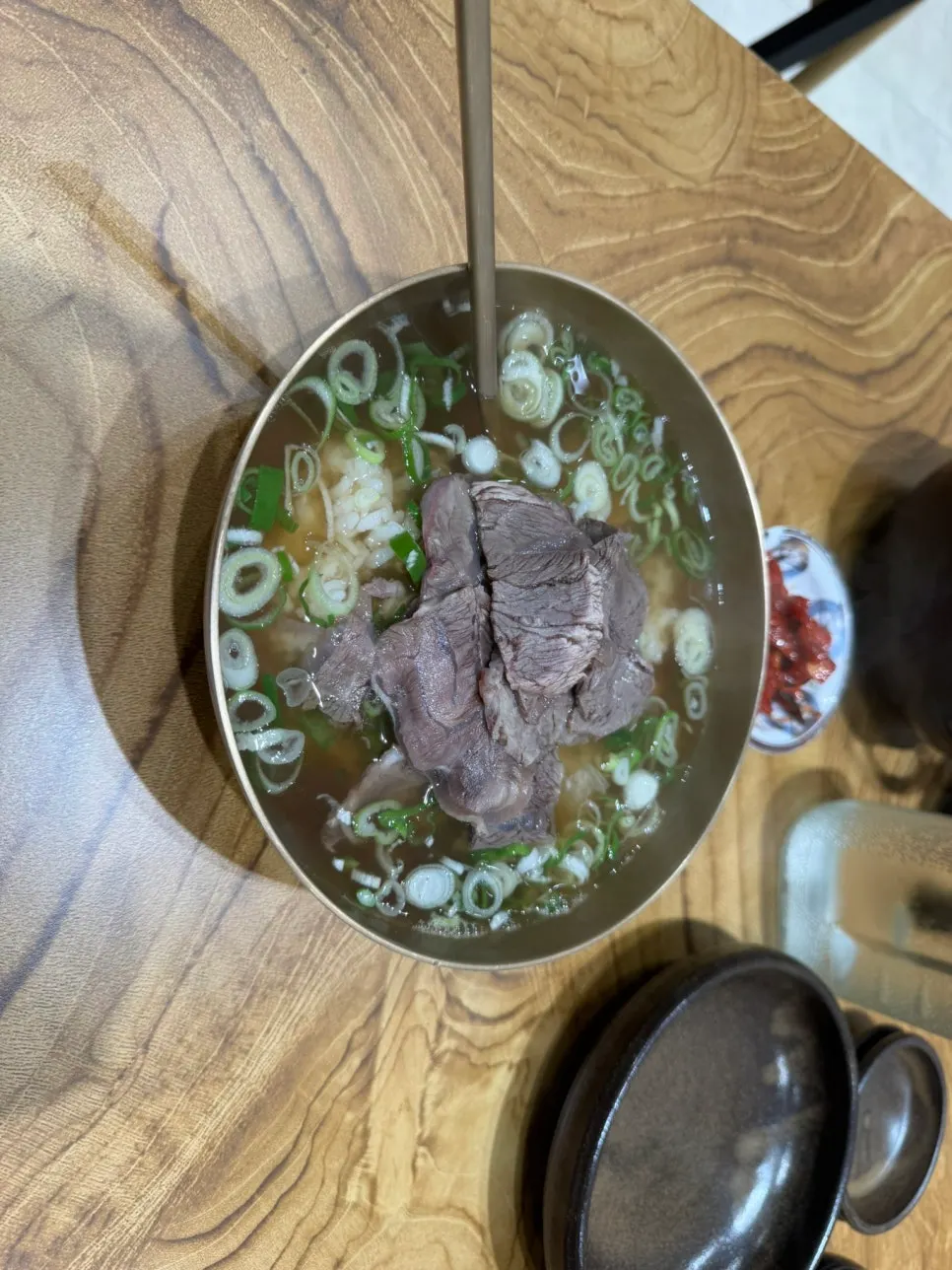 A quickly served bowl of Korean beef gomtang
