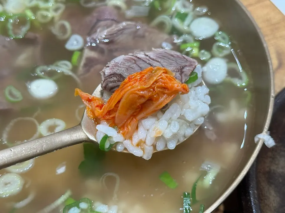 Gomtang rice and meat with kimchi