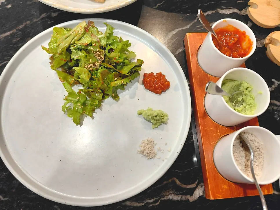 Wide personal plate with side sauces