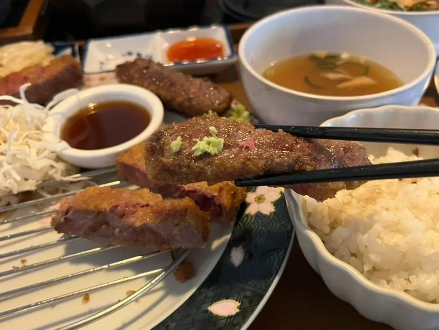 바삭한 규카츠 한 조각