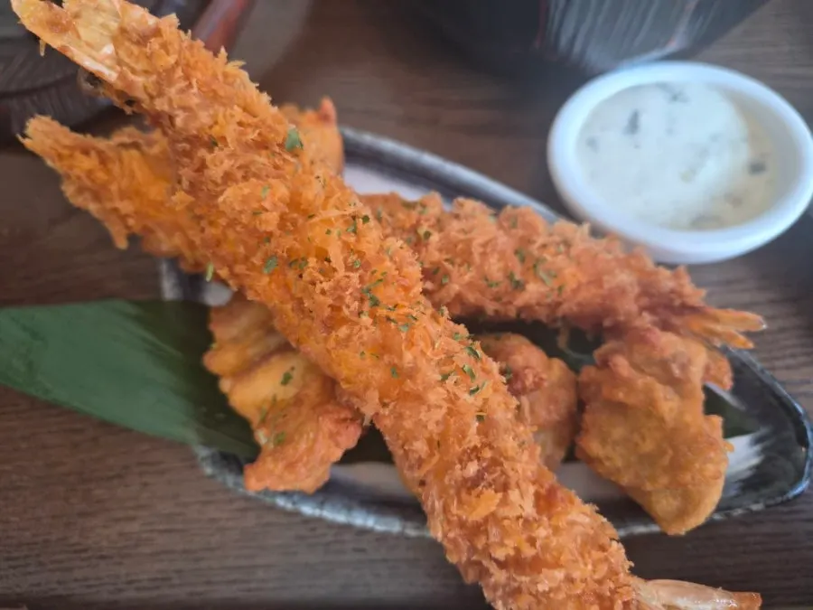 Fried shrimp and karaage side dishes
