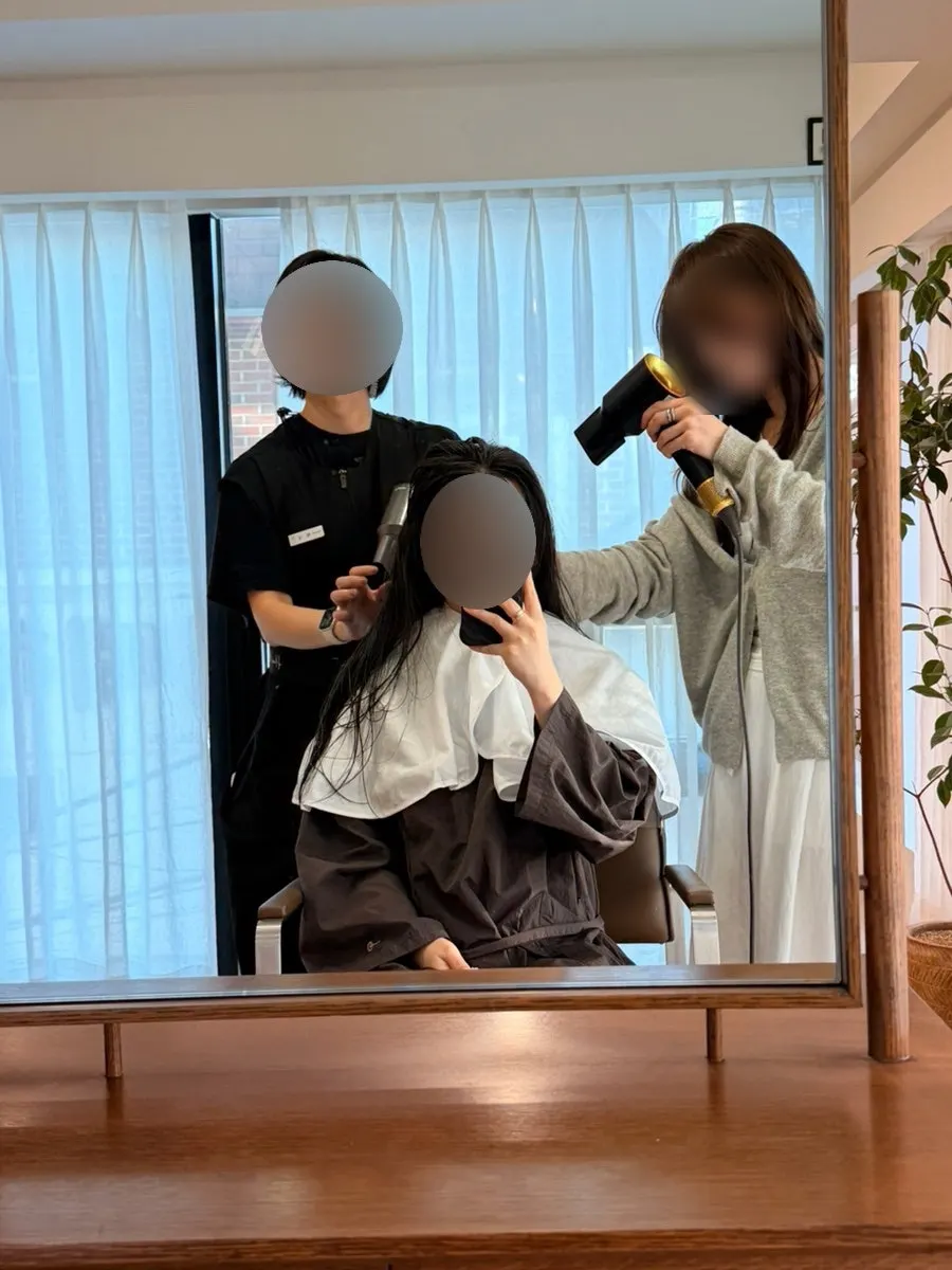 트리트먼트를 도포한 긴 머리