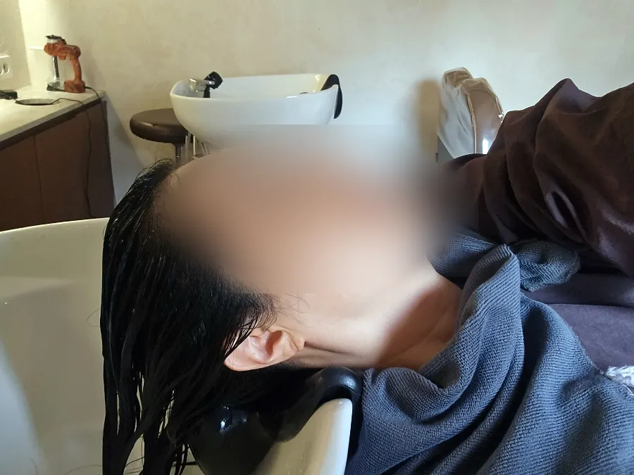 Scalp clinic treatment received in the shampoo area