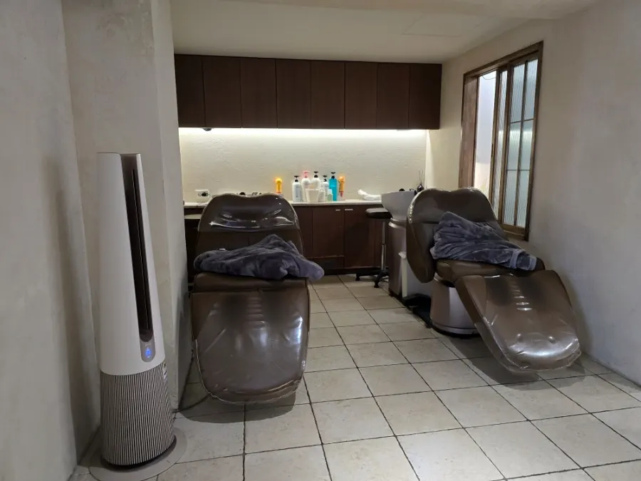 Applying hair clinic product during the hair treatment process