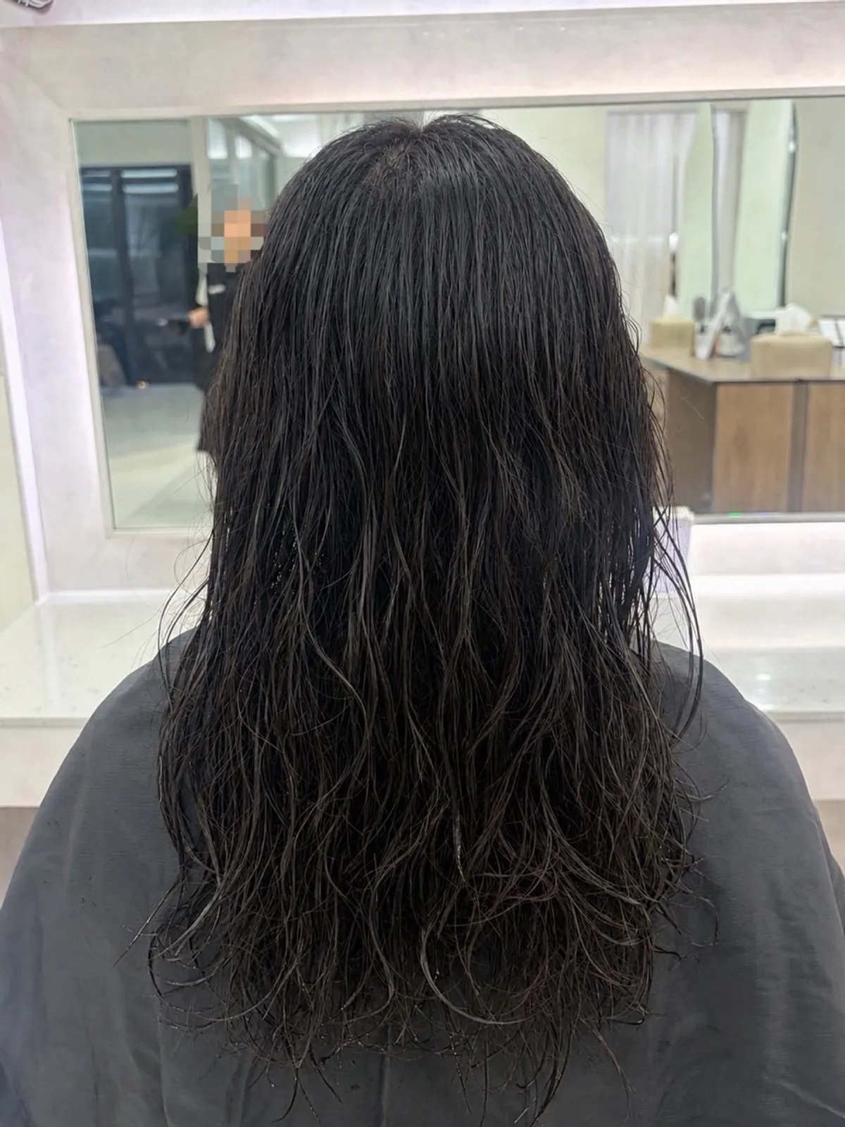 Shampoo process using disposable towels