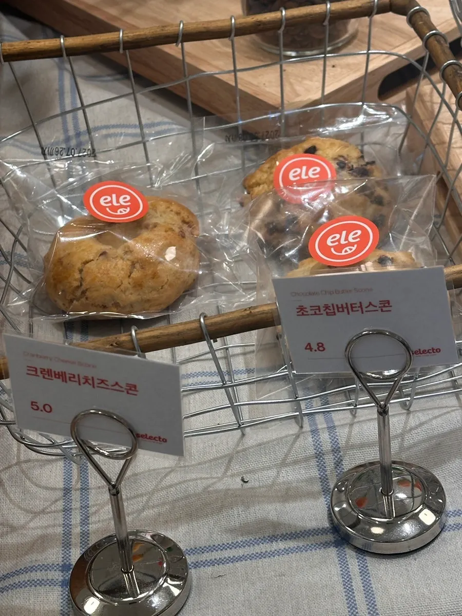 산미 좋은 커피와 샌드위치