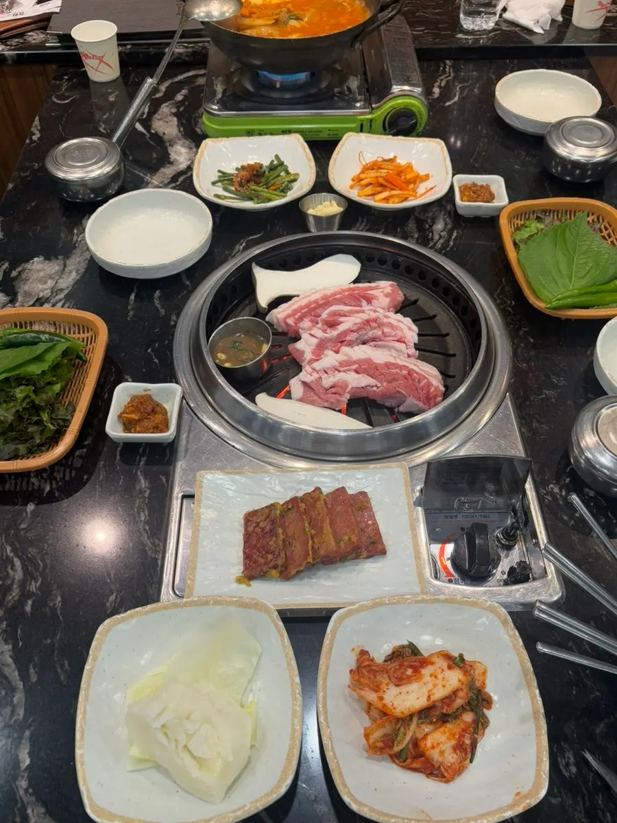 더바른정육식당 점심특선 흑돼지 상차림