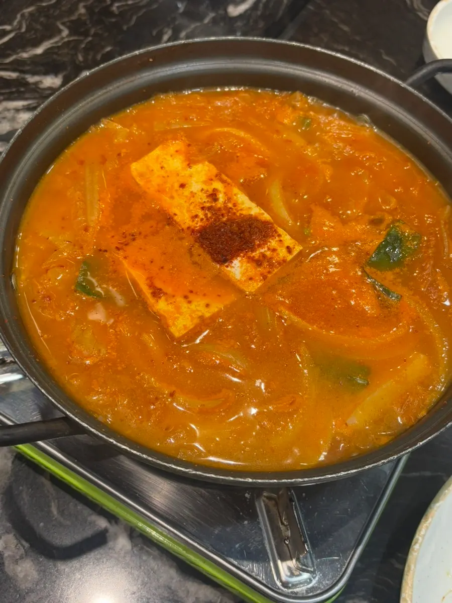 제주 흑돼지 오겹살 생고기 접시