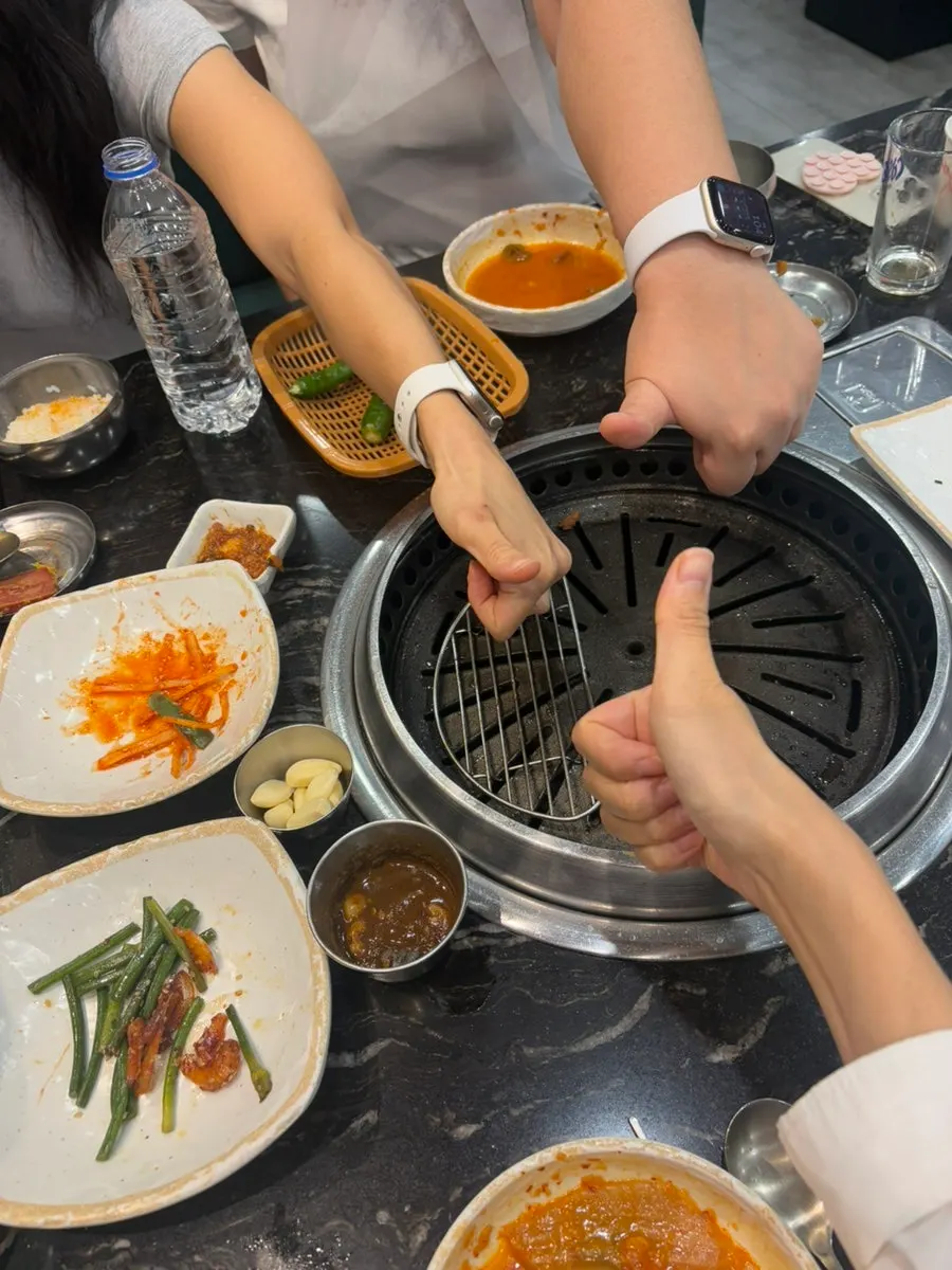 끓여 먹은 김치찌개와 공깃밥