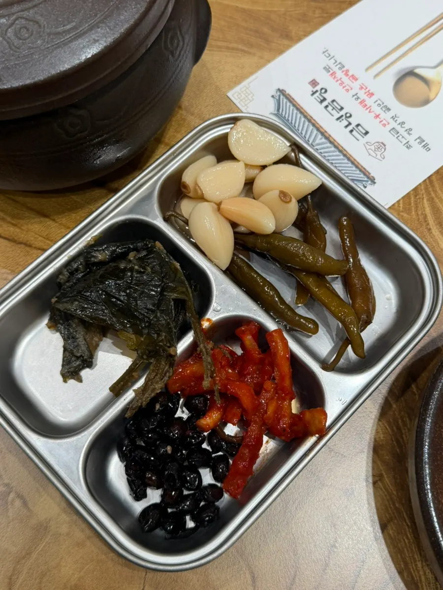 Using the self-service bar at the gomtang restaurant