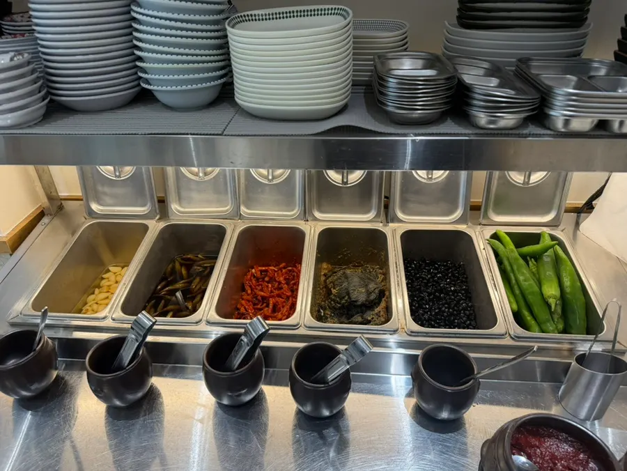 Side dish selection at the Geumnyeong Gomtang self-service bar