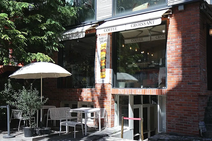 베이커스트 브라운 카페 외부