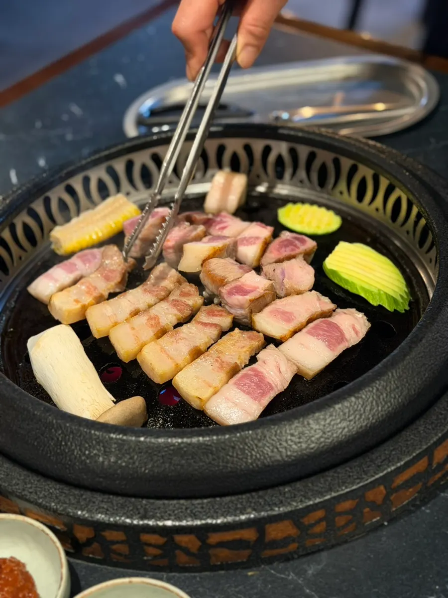 산솔 신논현점 고기 상차림 세로 사진