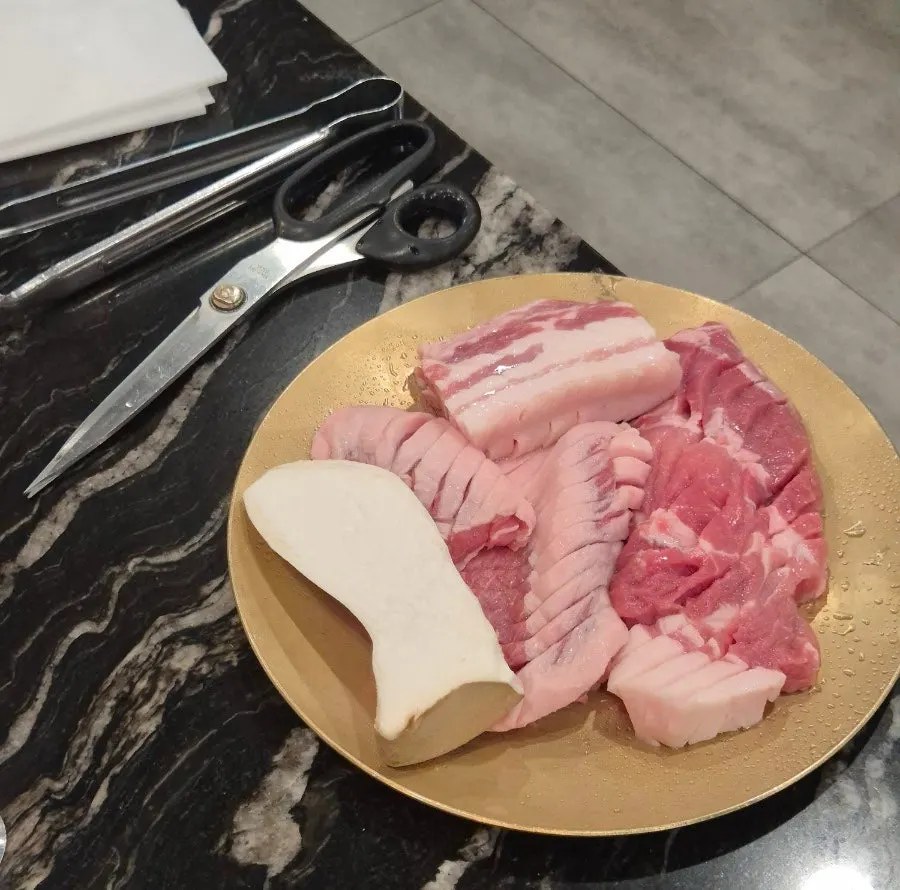 Ordered Jeju geungogi black pork, 600g, raw