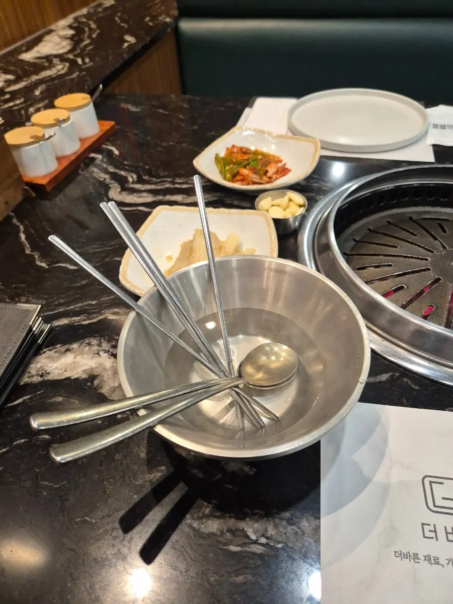 Cutlery served with hot water