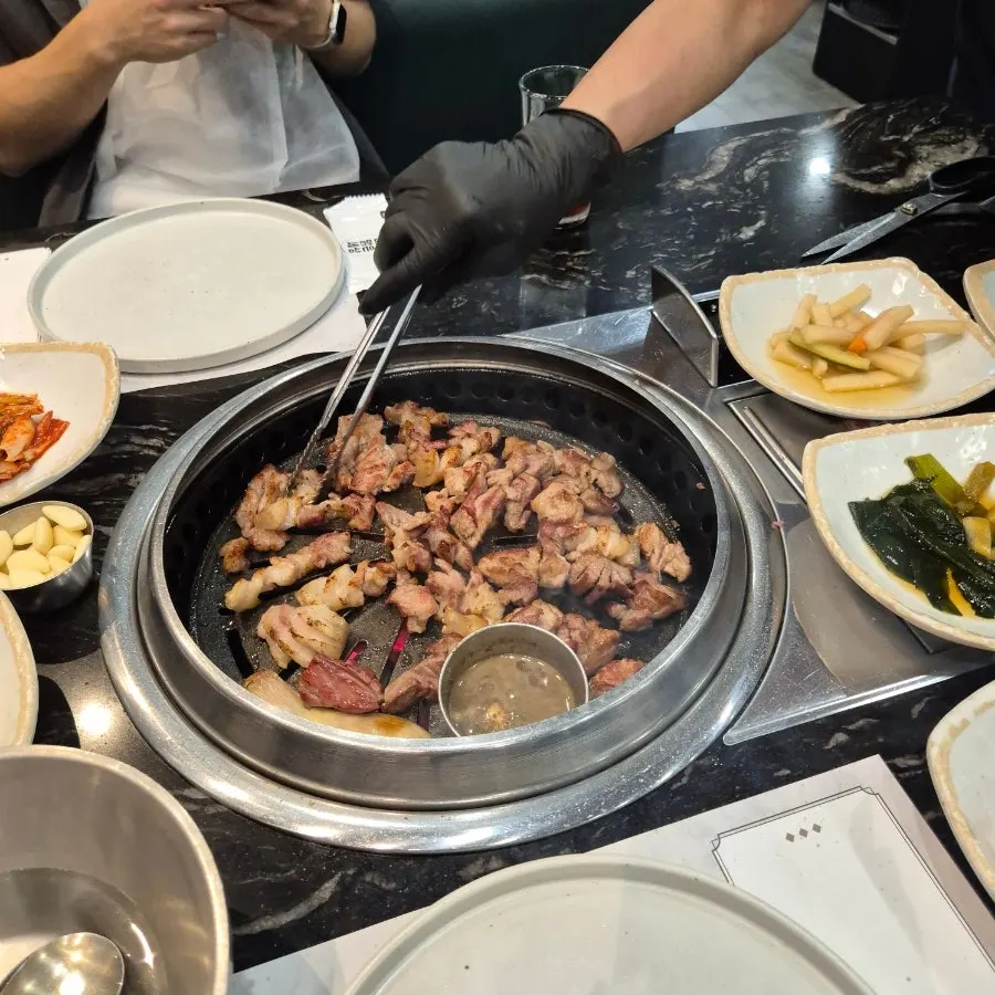 Geungogi turning golden brown on the grill