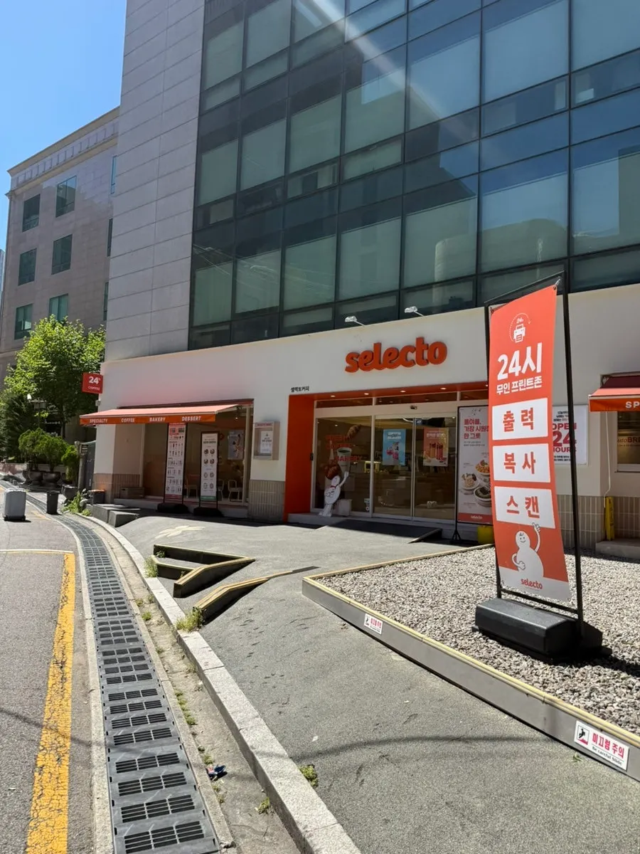 Spacious Selecto Coffee Sinnonhyeon Branch