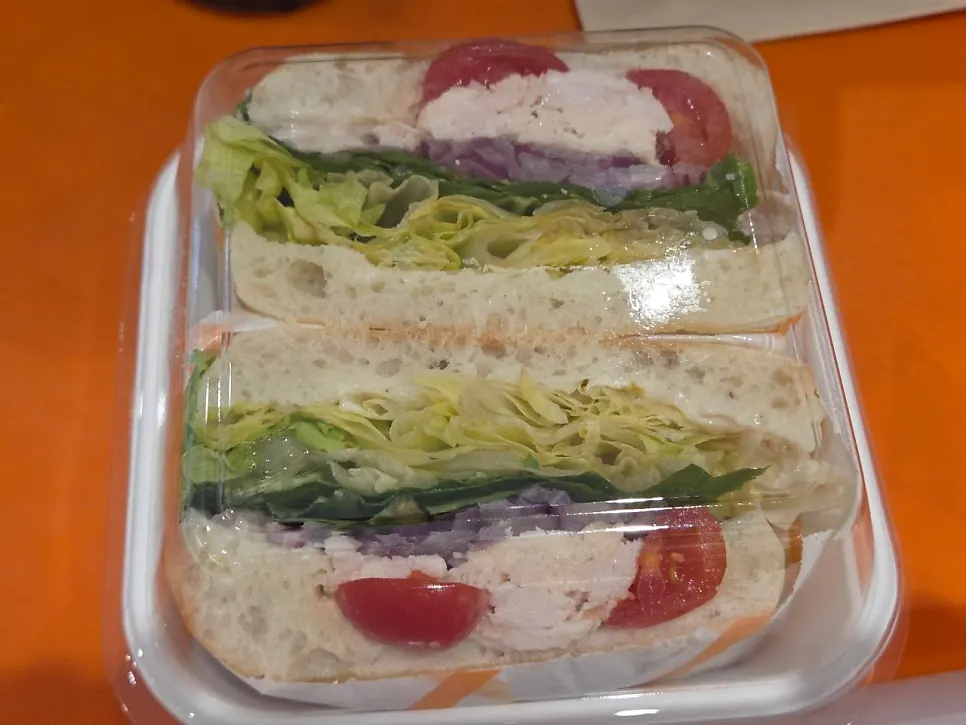 셀렉토커피 닭가슴살 샌드위치 접시