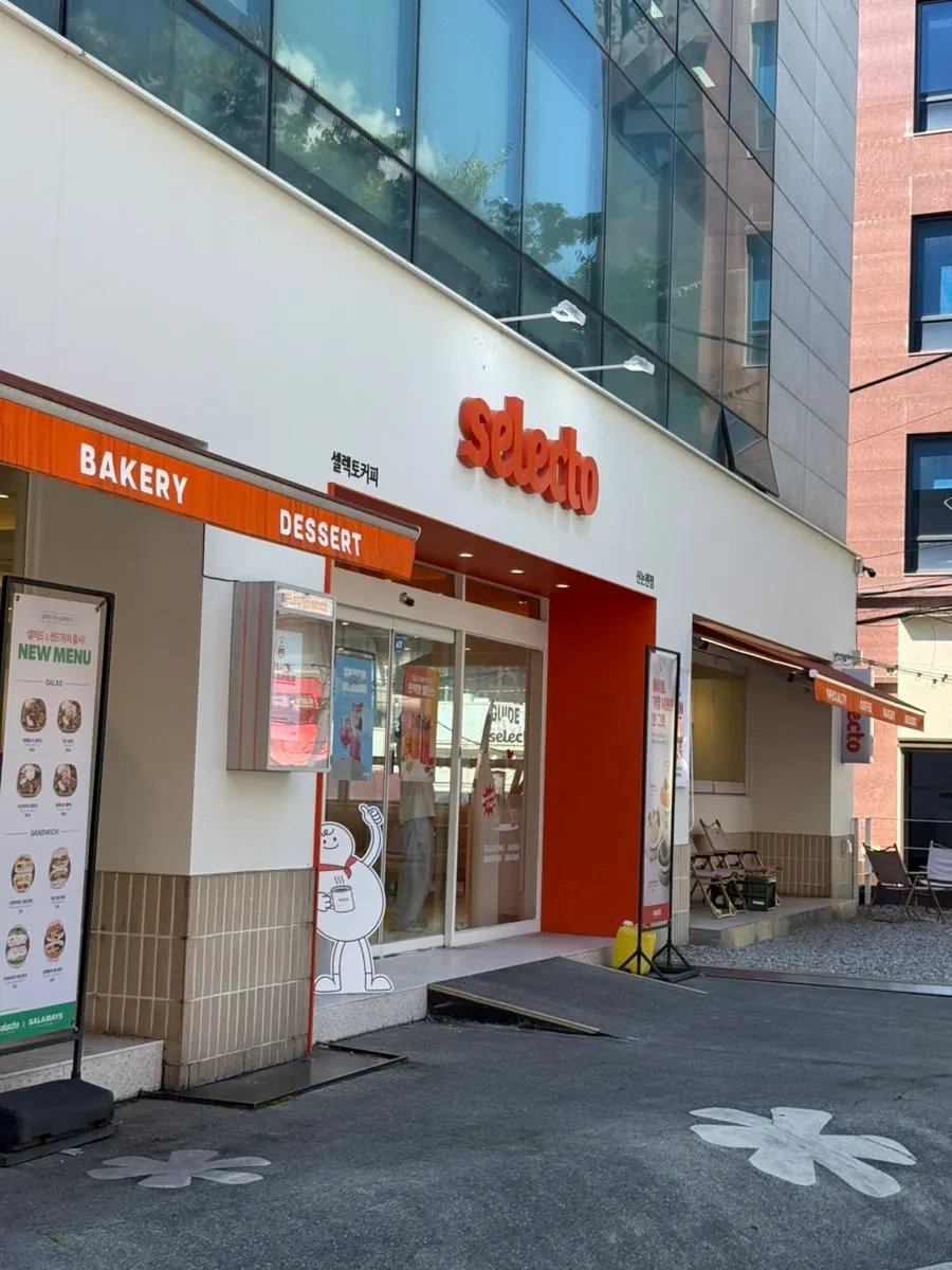 View of the Selecto Coffee Sinnonhyeon building on Gangnam-daero 79-gil
