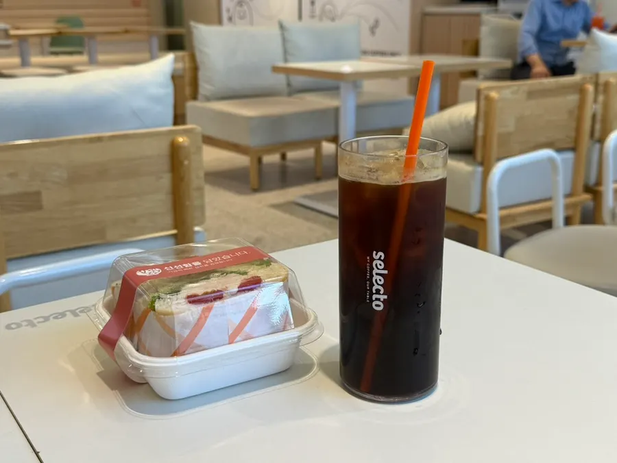 Mocha bean iced americano and chicken sandwich